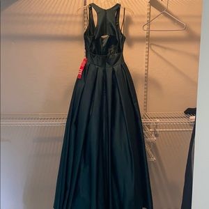 Beautiful hunter green dress